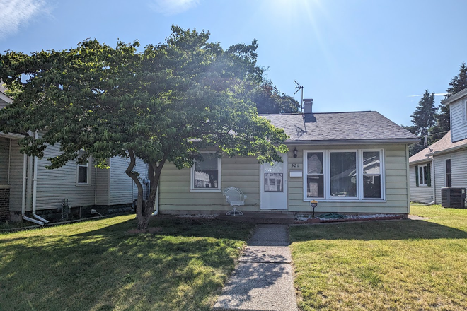 Front of House - 521 S 24th St - Family Friendly Single Family Home with Fenced in Backyard