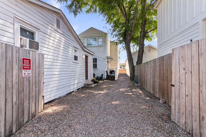 Outside - Downtown 4 Bedroom House New Renovation