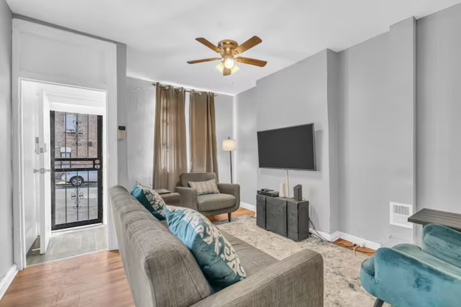 Entryway - Beautifully Furnished Near Johns Hopkins Townhome