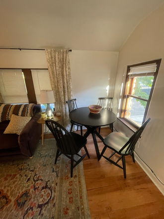 Kitchen table - Cottage close to campus (female preferred) Apartments