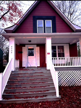 Front/Front Porch - Super Affordable Room in Berwyn- close to campus, 1 blk from LIDL (Feb-Jun 2025 UMD students pref) House