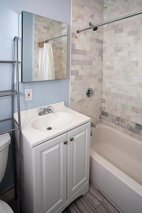 ... - NEWLY RENOVATED 3 BATHS/1 BATH WITH HEAT&HOT INCLUDED Apartments