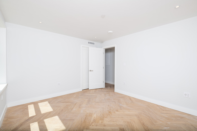 Hub Realty - Beautiful 1 bedroom on Boston Common with new kitchen and bath, laundry in unit Apartments
