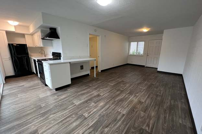 Kitchen (some units vary) - Charming 1-Bedroom 1-Bath Apartment with patio/deck in Prime Location