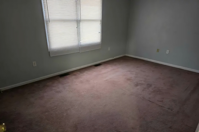 Bedroom available - Pointe west management