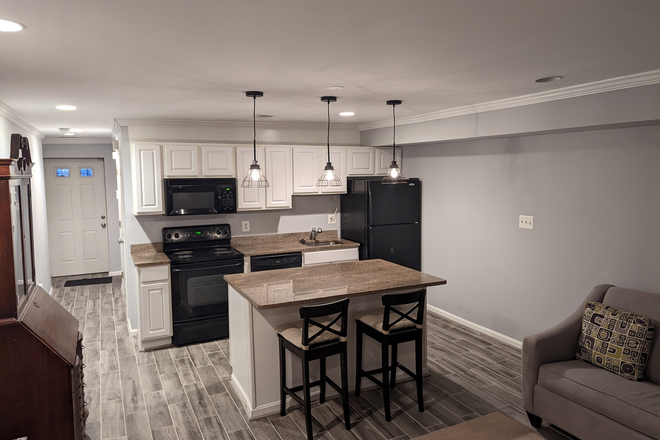kitchen, with island - ONE BEDROOM - CAPITOL HILL Apartments