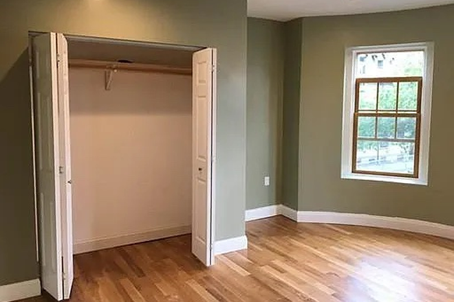 Available Bedroom - Magazine St. Apartment