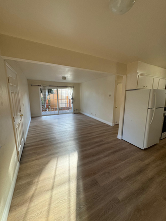 Living Room - Spacious 3BR in Central Berkeley – $3,666 Net Effective Rent (1 Month Free!)