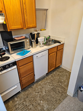 Call NOW for showings! 617-236-8600 - NORWAY ST - TONS OF SPACE IN SYMPHONY! HUGE GRDN LVL STUDIO FOR *1/1/2026* W/ HW INC, LNDRY IN BLDNG Apartments