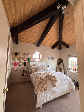 upstairs bedroom 1 - FULL LEASE/ SPRING SUBLEASE 26-27 year