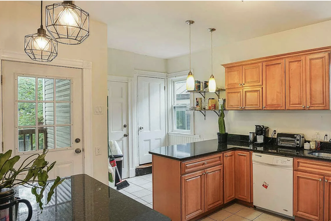 kitchen - Bedroom for sublet May 1-August 31 Apartments