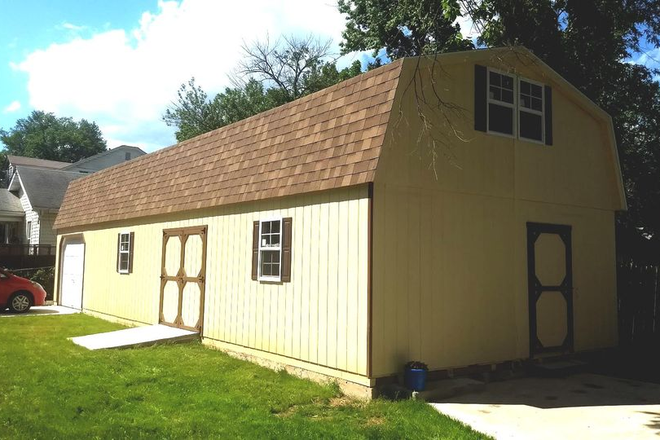 woodworking shop - Female Student Housing Near CUA House