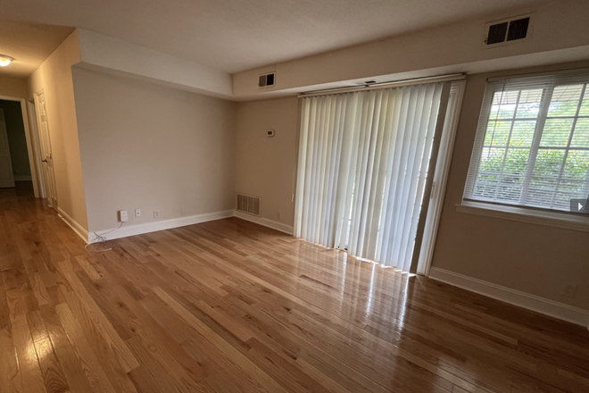  - Room in 2BR/1BA Near West Campus – $550/month – Spring 2026 (Looking for Female Roommate)