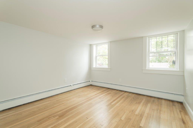 visit hubrealtyproperties.com - Walk to campus, nicely renovated 2 bedroom, in Brighton Apartments