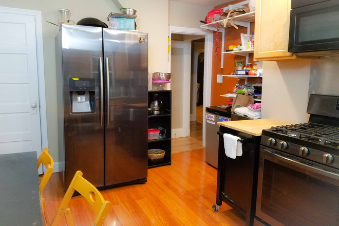 eat-in kitchen with new fridge and stove - Rooms avail $1000 + utilities; 12 minute walk from campus, also room available for Fall House