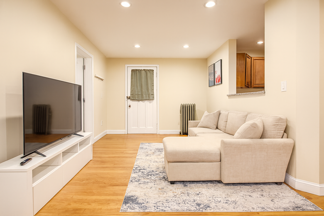 Unit - BU CENTRAL! RARE OFF CAPMUS 4 BED 2 BATH ON EGMONT BROOKLINE! 9/1/26!! Condo