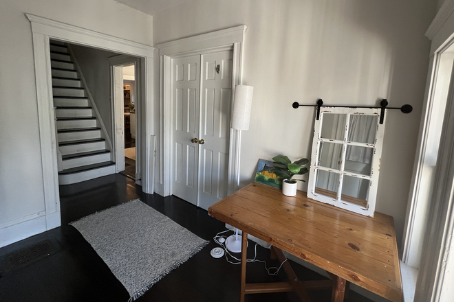 Foyer - Beautiful 1 unit apartment close to campus
