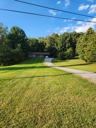 House Front and Lawn - 2BR 2BA Cottage - Newly Remodeled Quiet Private Wooded Setting House