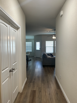 Hallway - 2 Fully Furnished Private Bedrooms Close To Campus! Quiet and Nice Neighborhood!
