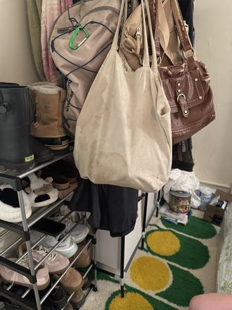 Bedroom (Closet) - Pearl Street Apartment, close to UVM campus and downtown Burlington