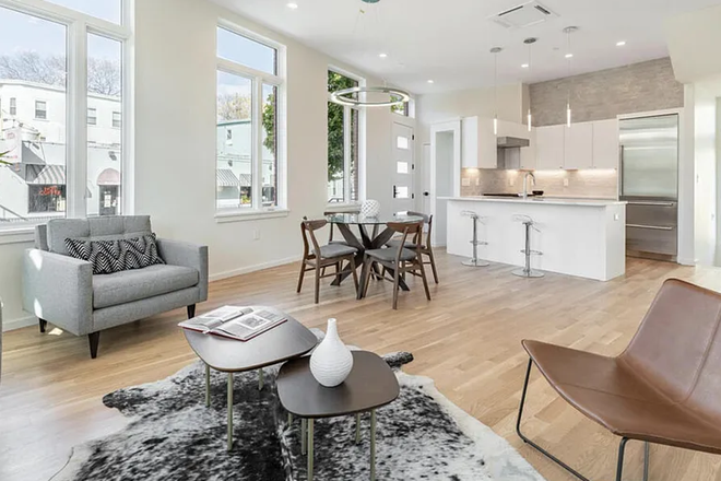 Living room - Pleasant room within a townhouse with rooftop