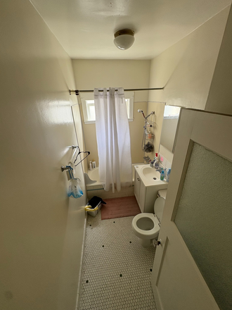 Bathroom - Furnished room in apartment close to campus
