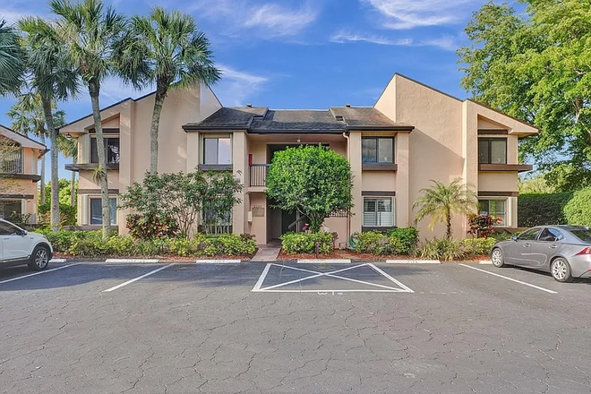 Front - All Inclusive 2/2 - Looking for Roommate Condo