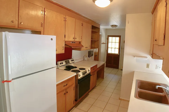 Kitchen - Summer Sublet: 1 bedroom available in a house 7 min from campus