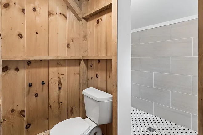 Bathroom - River Cabin Apartments