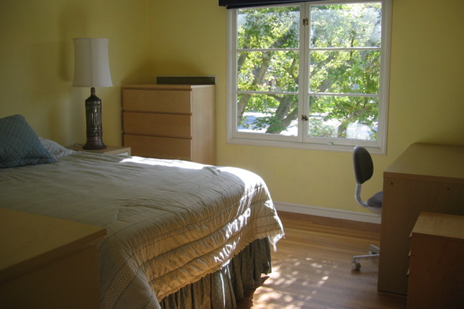 bedroom - Perfect room for rent for graduate student who wants a peaceful environment