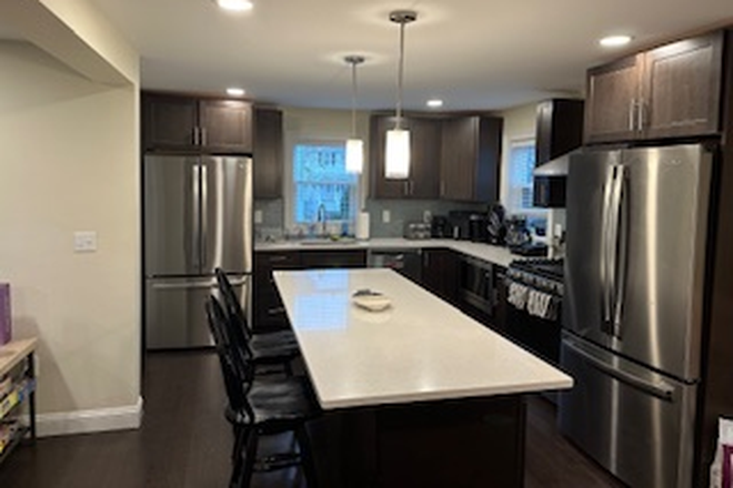 Kitchen - 5 Bed / 5.5 Bath Duplex Near Tufts With Exclusive Patio Space And Parking Duplex