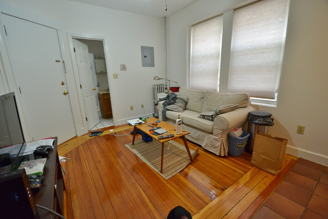 1 Bedroom Apartment - 1/2 Broker's Fee -  Available 9/01! Cozy & Stunning 1 Bedroom on Symphony Rd. Apartments