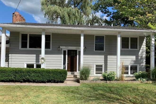 Street view - 3 Bdrm duplex near lake, large yard with garden, 10 minutes from campus