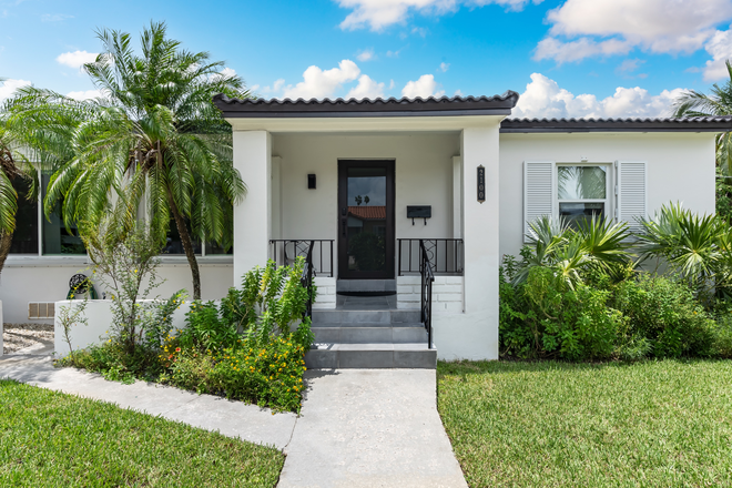 Porch - Fully Furnished - Miami Bungalow Coral Cables Area - 4 miles from campus - Electric and internet Rental