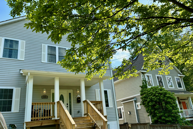 Outside street view - $1500-all utilities inc.-furnished-Gorgeous 1bedroom apt in a beautiful cul-de-sac in Takoma, 1100sq