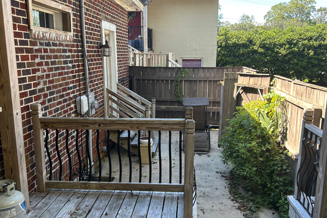 Side deck - 66 Folly Road Blvd House