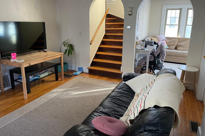 Family Room - Available Now - Bedroom in Shared Ann Arbor Burns Park Classic House-Walk to Downtown & UM Campus