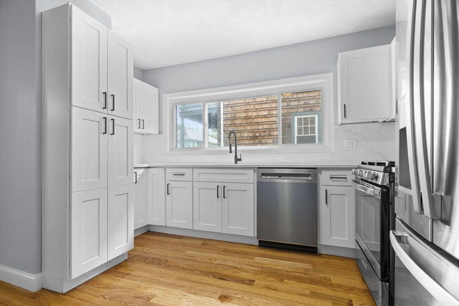 Call NOW for showings! 617-236-8600 - TESLA AVE - HUGE *NO FEE* 5BR CLOSE TO TUFTS W/ 2.5 BATH, W/D IN UNIT, PRKNG, YARD FOR *6/1/2027* Apartments