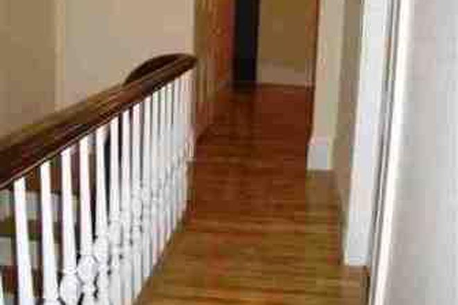 hallway - 27 William St Harv/MIT/MGH/Longw Furnished semi-studio post-doc house.