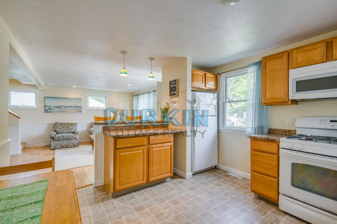 kitchen - Updated 3 Bed House Perfect for Students