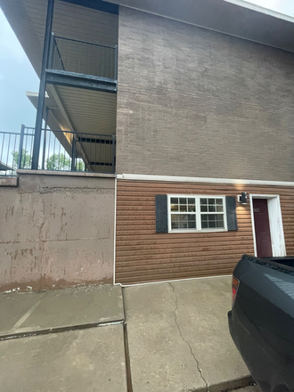 Entrance - Campus Corner Apartments - Pierce Properties