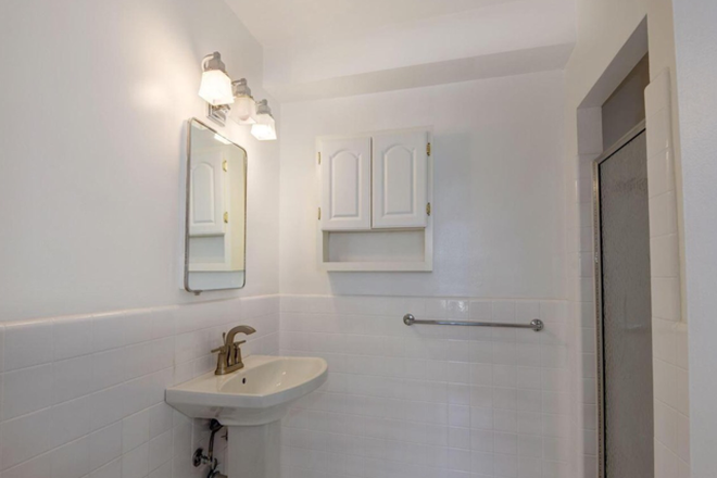 BA2 - 3 minutes to AU campus, fully furnished, utilities incl. Condo