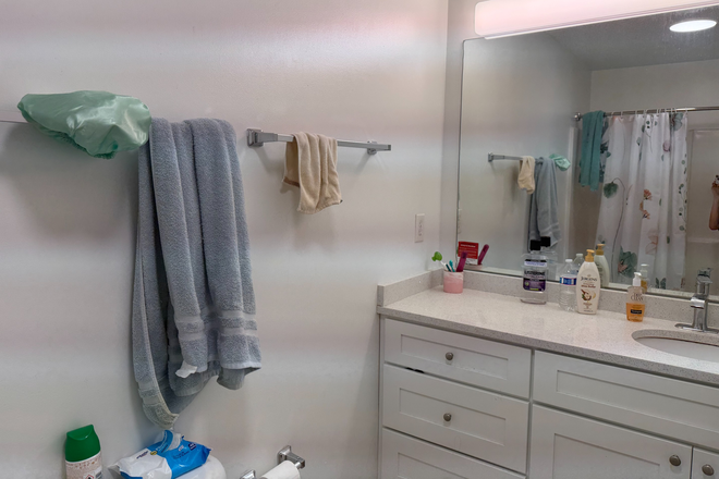 Bathroom - UMD Courtyards Close to Campus