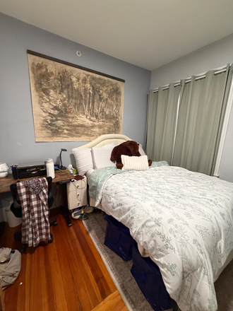 Bedroom - Summer sublet close to Porter Square, 10 minute walk to Harvard