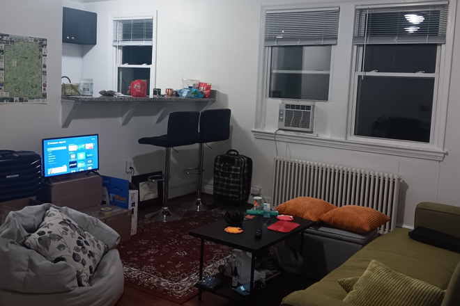 Living room - Summer sublet1b1b (you live alone, renwable) near Riverdale MARC