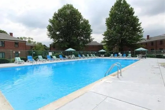 Pool with Lifeguard - No Fee. Sunny 2BR brick townhouse: A/C, W/D, pool, parking - prime Watertown spot close to Boston.