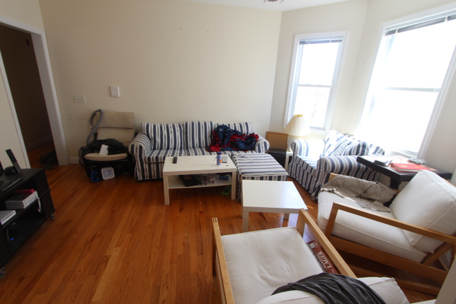 2 - Spacious, Updated apartment facing Lincoln Park