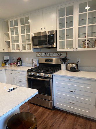 Top of the line appliances - Immacualte, sunny, top of the line lofts