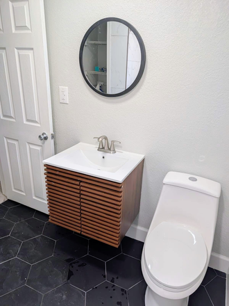 Brand new bathroom - Only One Private Room Left! Brand New Bath! Minutes from UCF! House