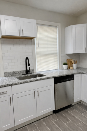 kitchen - 2 Bed on Goulding  fox point neighborhood Apartments